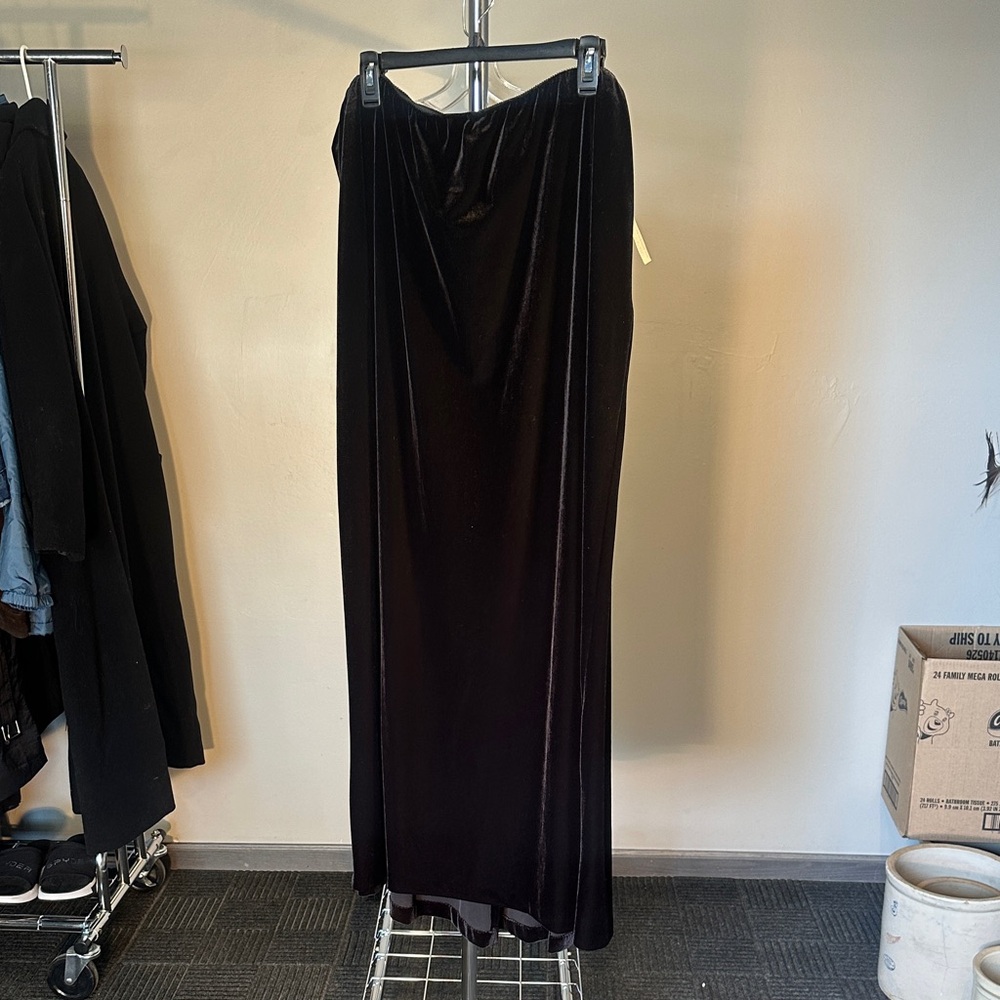 Alex Evenings Elegant Black Velvet Maxi Skirt